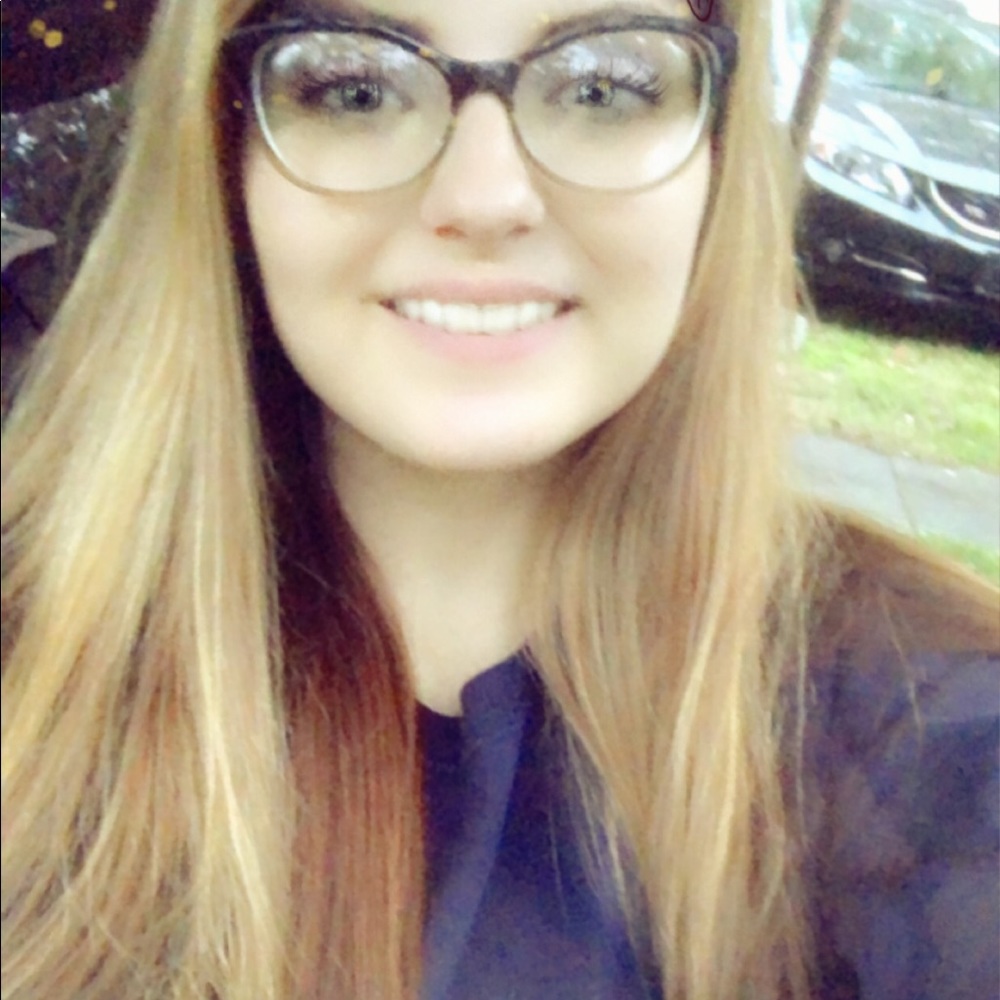 Meet your Posher, Alexandra